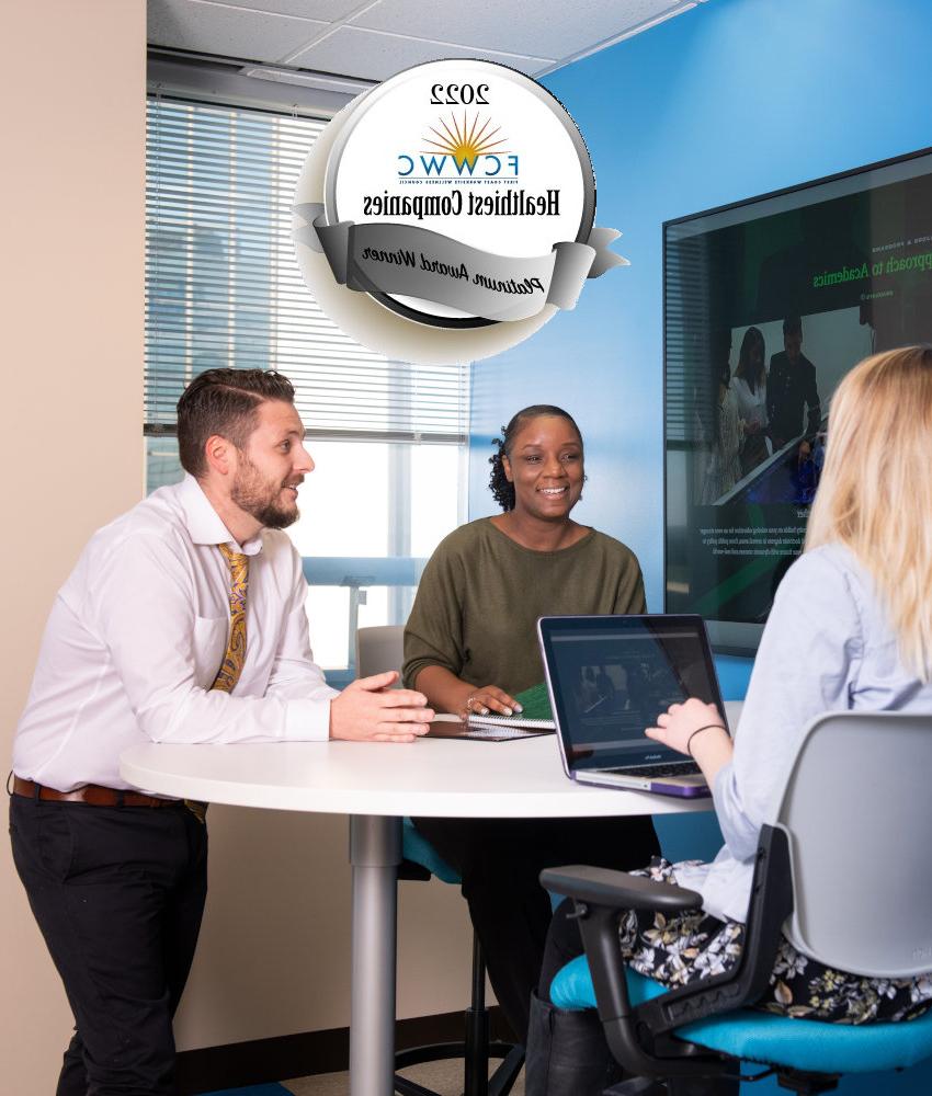 人 seating around an office table and a FCWWC seal behind 他们.